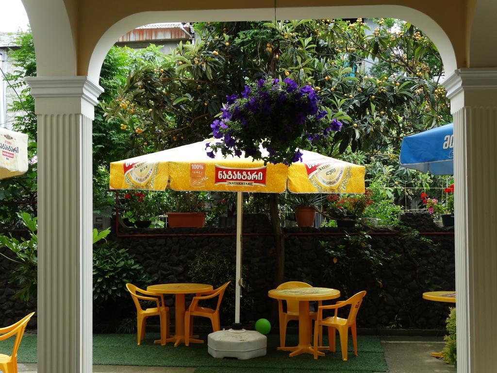 Gulnasi'S Guesthouse Batumi Exterior photo